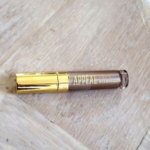 Appeal Liquid Eyeshadow in Champagne